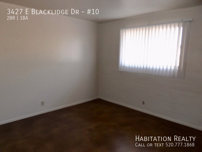 Building Photo - Lovely 2Bed/1Bath with a Community Pool in...