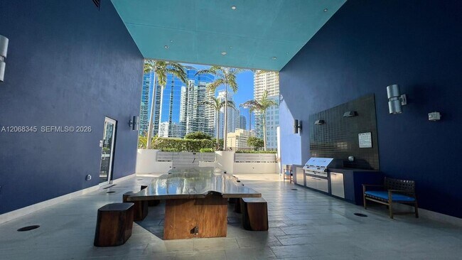 Building Photo - 1300 Brickell Bay Dr