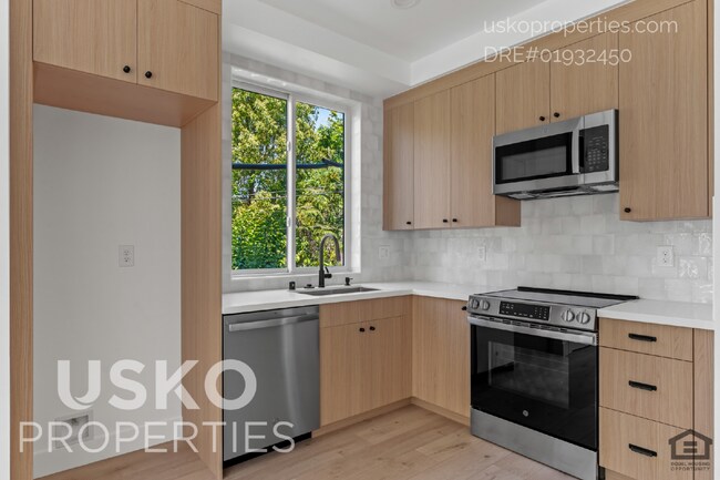 Primary Photo - "Chic Urban Living: Spacious 2-Bed, 2-Bath...