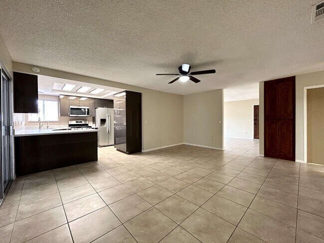 Building Photo - AVAILABLE NOW!!! !! UNFURNISHED 3 Bedroom 2 Bath Pool Home in Desert Hot Springs!