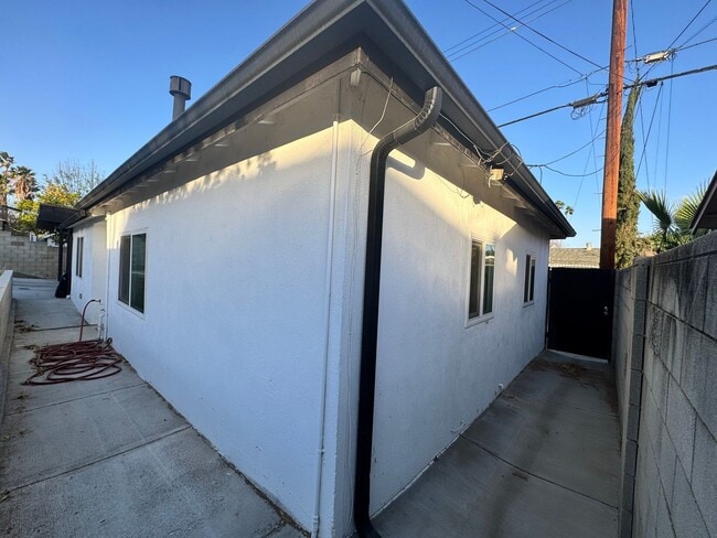 Building Photo - 7842 Woodlake Ave