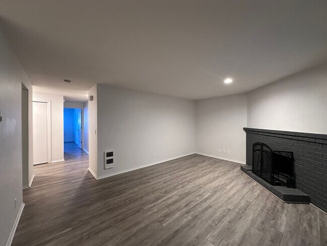 Building Photo - Cozy 2 bdrm 2 bath Condo in Vancouver, WA