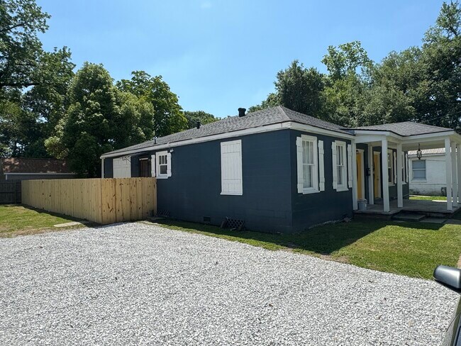 Building Photo - 307 Glenmore Ave