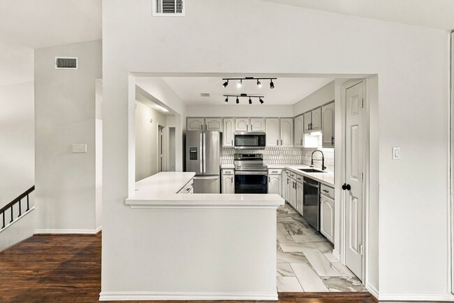 Building Photo - 7744 Champion Pines Dr