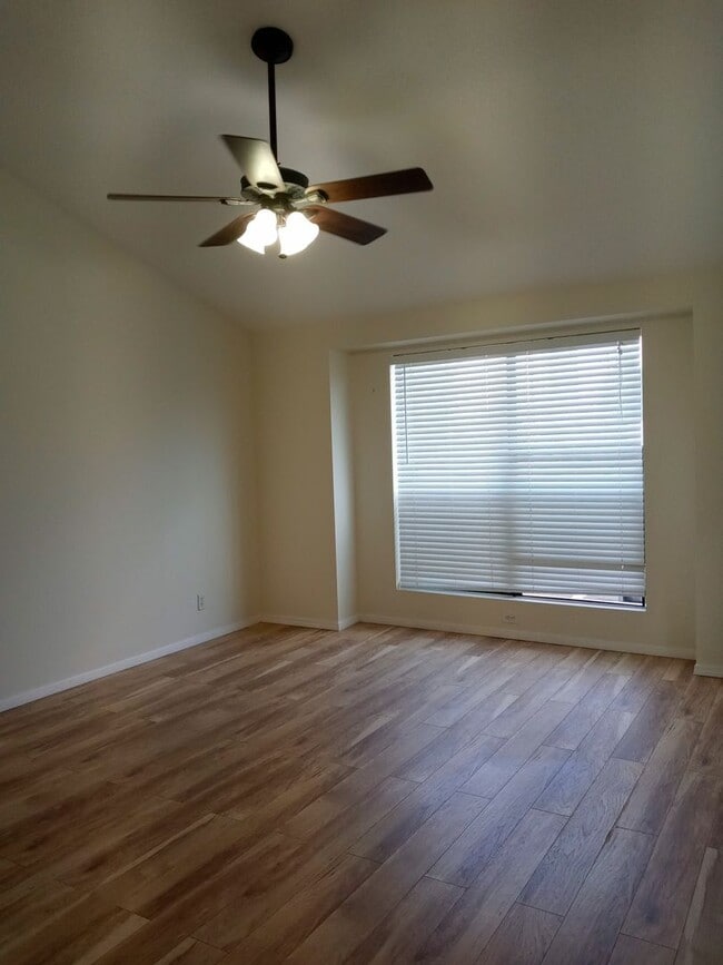 Building Photo - AFFORDABLE!!!