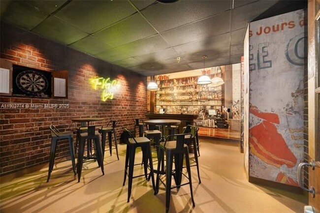 Building Photo - 900 Bay Dr