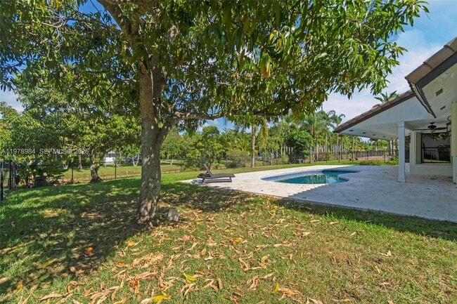 Building Photo - 5621 Carriage Ln