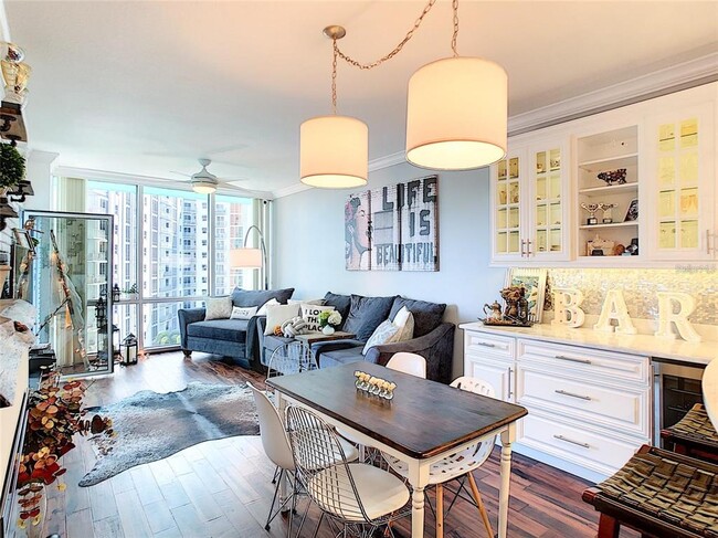 Building Photo - 322 E Central Blvd