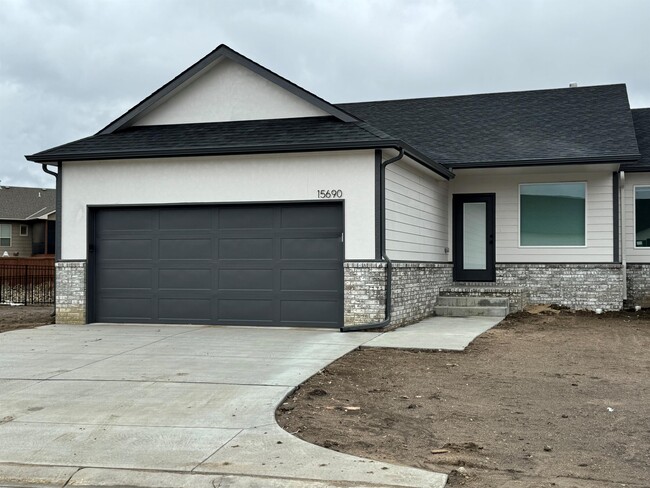 Primary Photo - 1132 N Broadview Ln