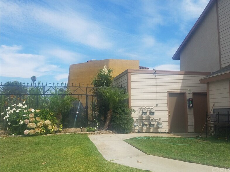 Building Photo - 2600 W Porter Ave