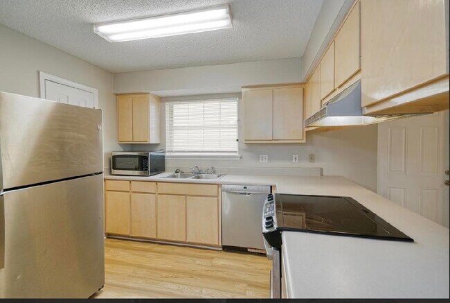 Building Photo - 3385 Tansey Ct