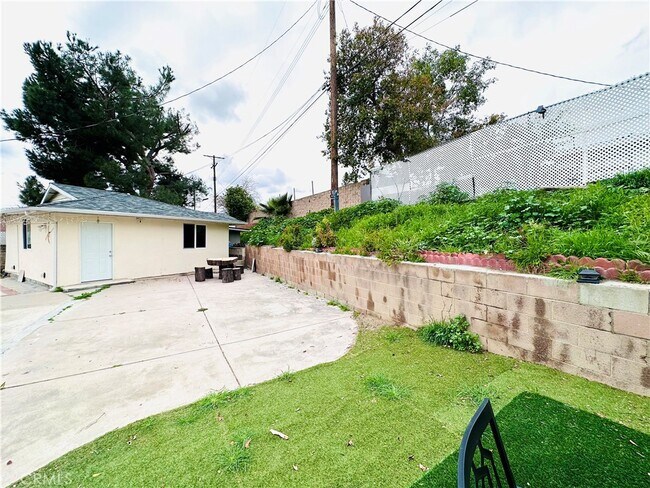 Building Photo - 11598 Cranston Ave