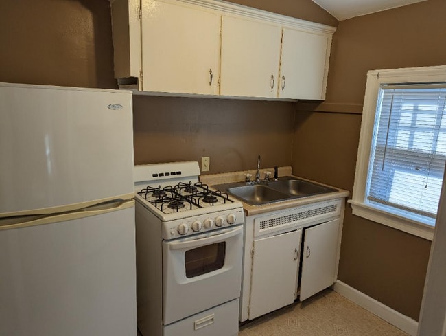 Building Photo - 916 S Webster St