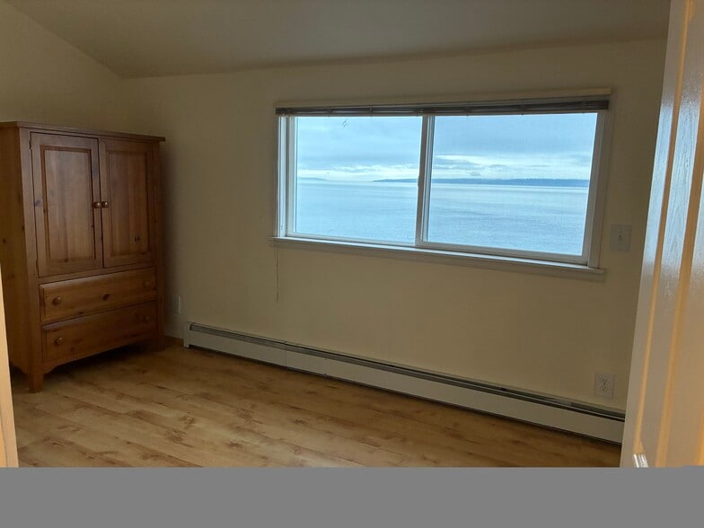 Building Photo - 7750 Yeomalt Pl NE