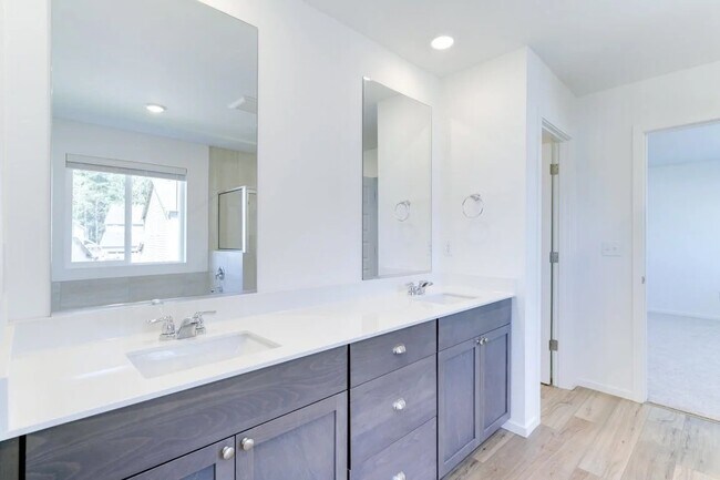 Building Photo - 6130 Crestner Dr SW