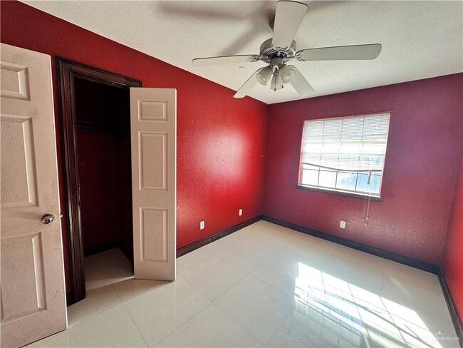 Building Photo - 13 Oasis Dr