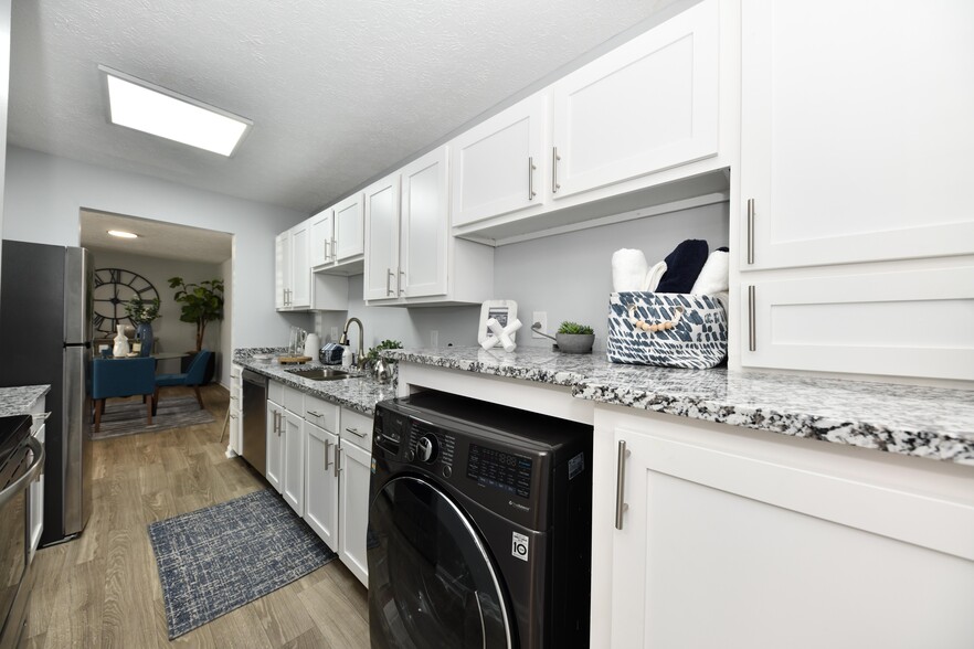 Modern Cabinetry + Granite Counters - Ventana