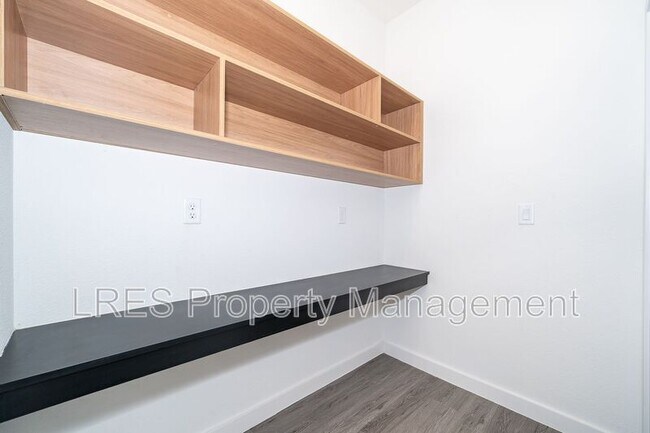 Building Photo - 8773 Zen Dr