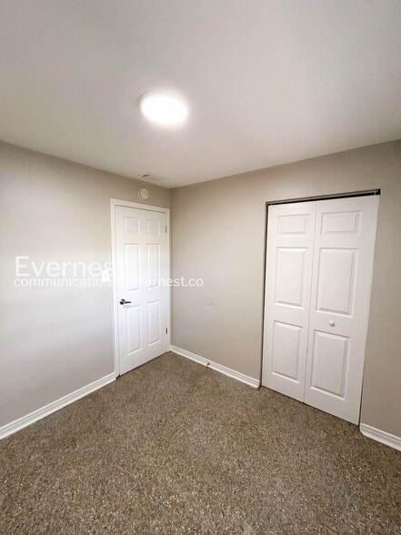 Building Photo - 4207 E Sandalwood Cir S