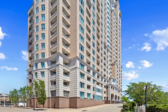 Building Photo - 100 Harborview Dr