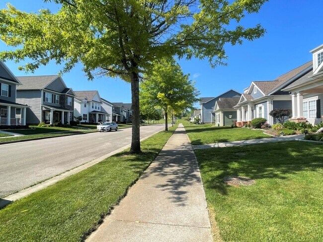 Building Photo - Charming 2 bedroom plus Bonus and Waterfront Amenities in Oak Ridge!