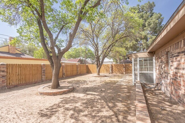 Building Photo - 4503 Westminister Dr
