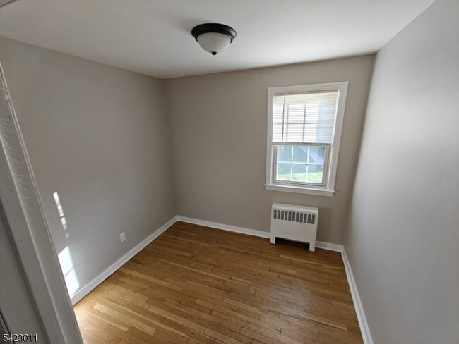 Building Photo - 7 Bashford Ave