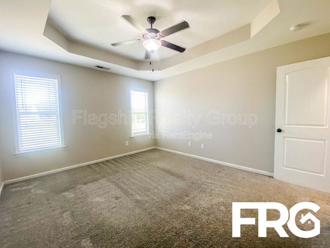 Building Photo - 200 Willow Pond Dr