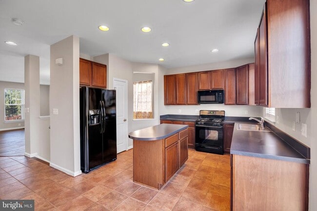 Building Photo - 9240 Cascade Falls Dr