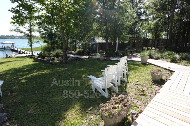 Building Photo - 444 Silver Lake N