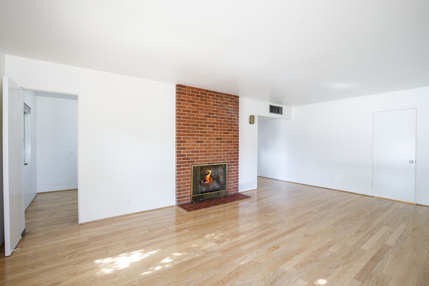 Living Room - 543 W Coronado Rd