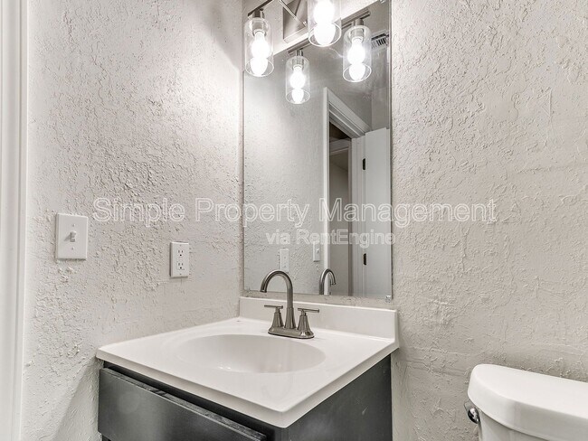 Building Photo - 5832 NW 31st Ter
