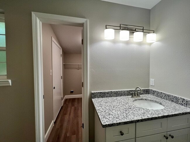 Building Photo - 2431 Ramblewood Ct