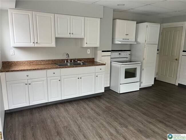 Building Photo - 54 N 8th St