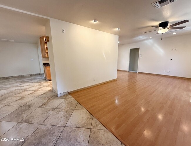 Building Photo - 710 E Hermosa Dr