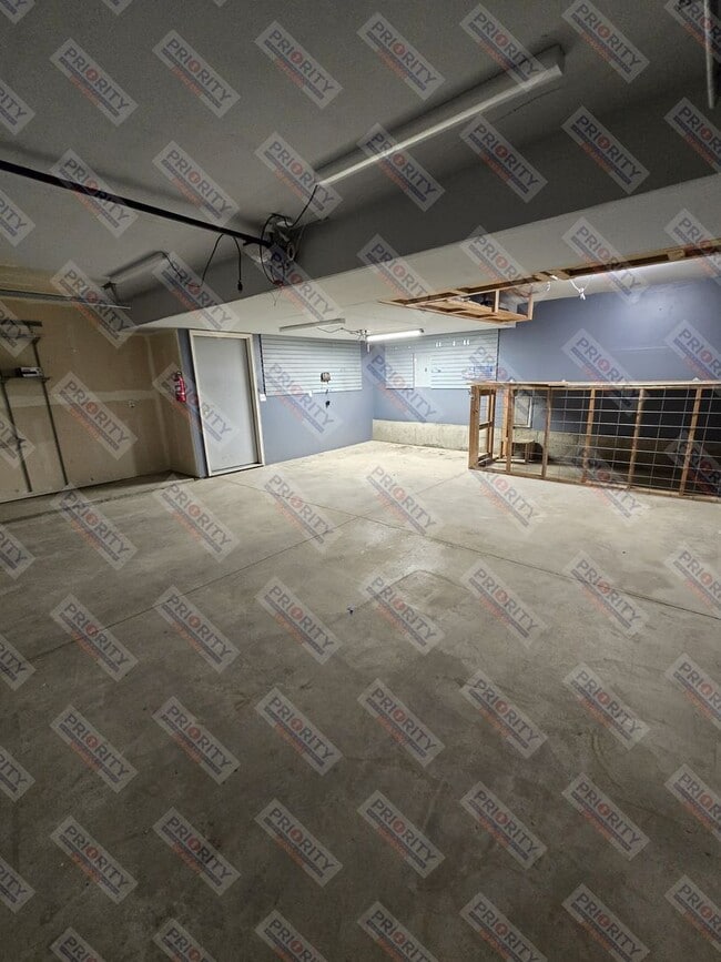 Building Photo - Single Family Home with 4 Bedrooms