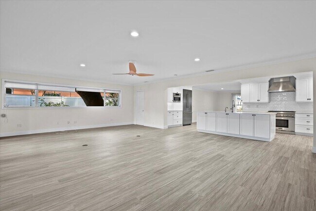 Building Photo - 12831 Shore Dr