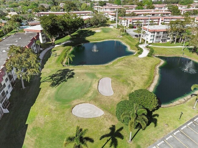 Building Photo - 811 S Hollybrook Dr