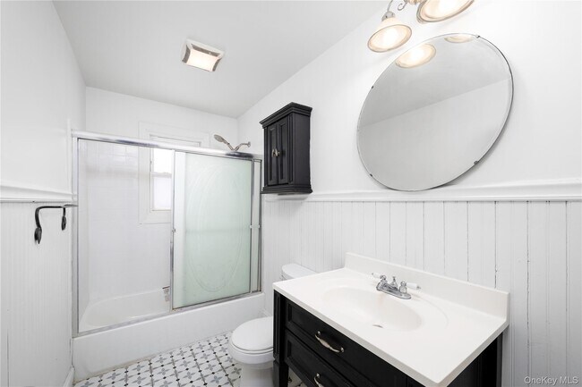 Building Photo - 74 Lakeshore Dr E