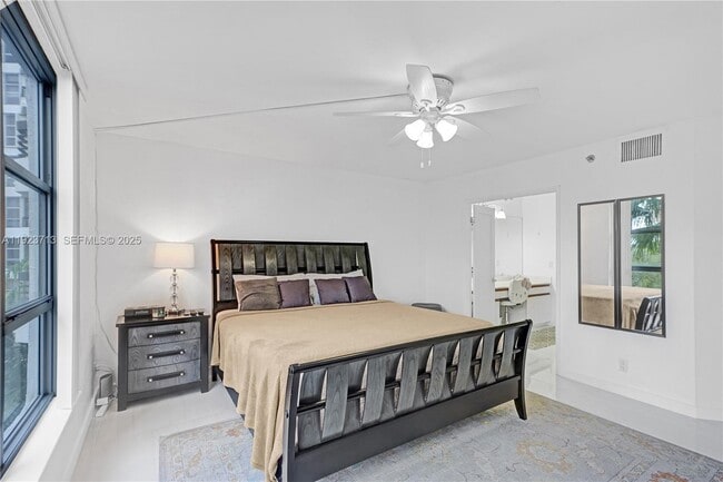 Building Photo - 3600 Mystic Pointe Dr