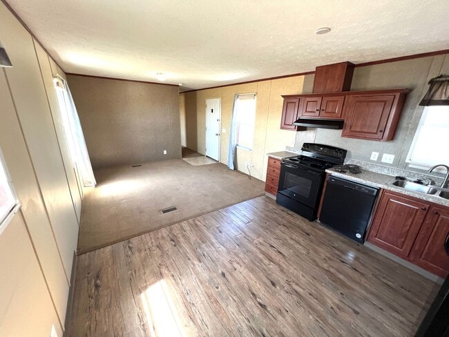 Building Photo - Pet Friendly 3 Bed 2 Bath Trailer with Air...