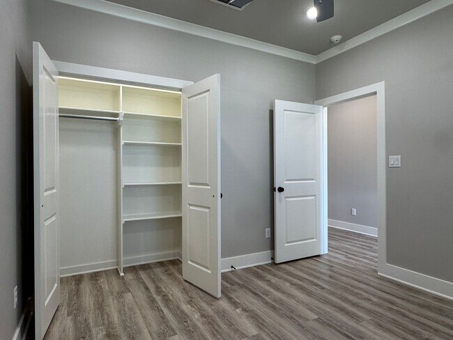 Building Photo - 7110 Alexander Dr