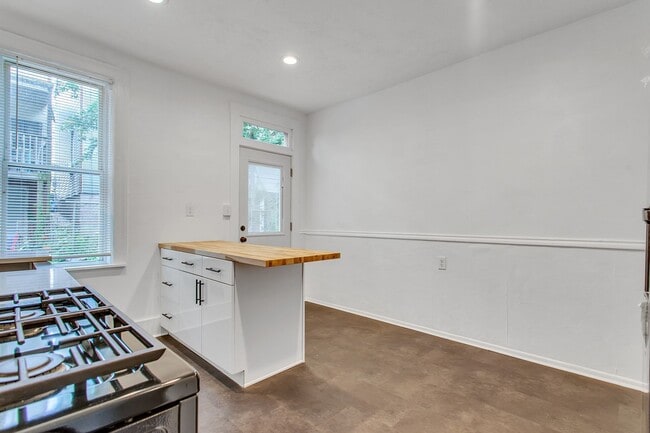 Building Photo - 5232 1/2 Natrona Way