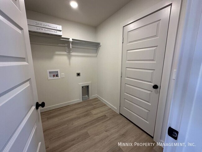 Building Photo - 2010 Cottonwood Ave