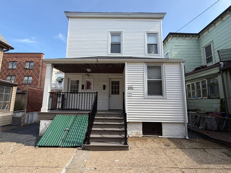 Building Photo - 2105 Murray Hill Rd