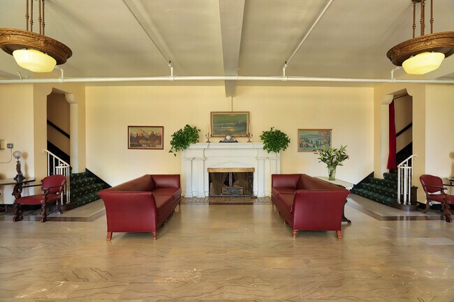 Building Photo - 2121 James M Wood Blvd