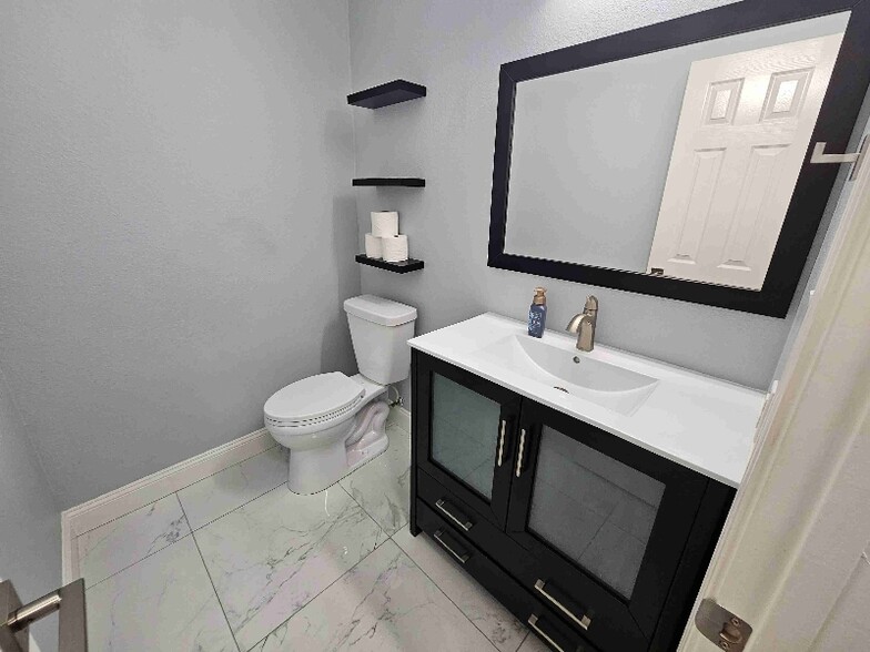 Building Photo - 204 Frontier Cove