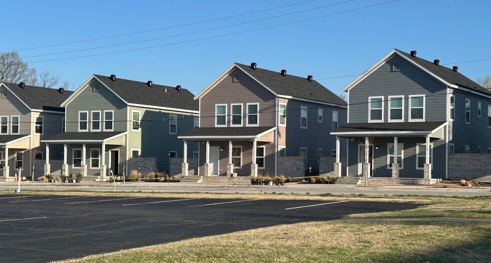 Building Photo - 700 E Johnson Ave