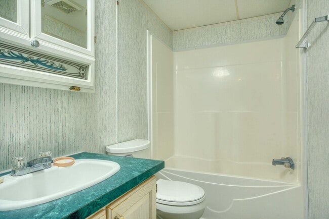 Building Photo - Ocean View 2BR/2BA Home – Updated Bath, St...