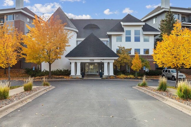 Building Photo - Arrive St Louis Park